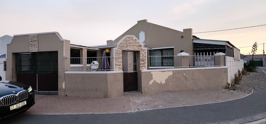 4 Bedroom Property for Sale in The Hague Western Cape